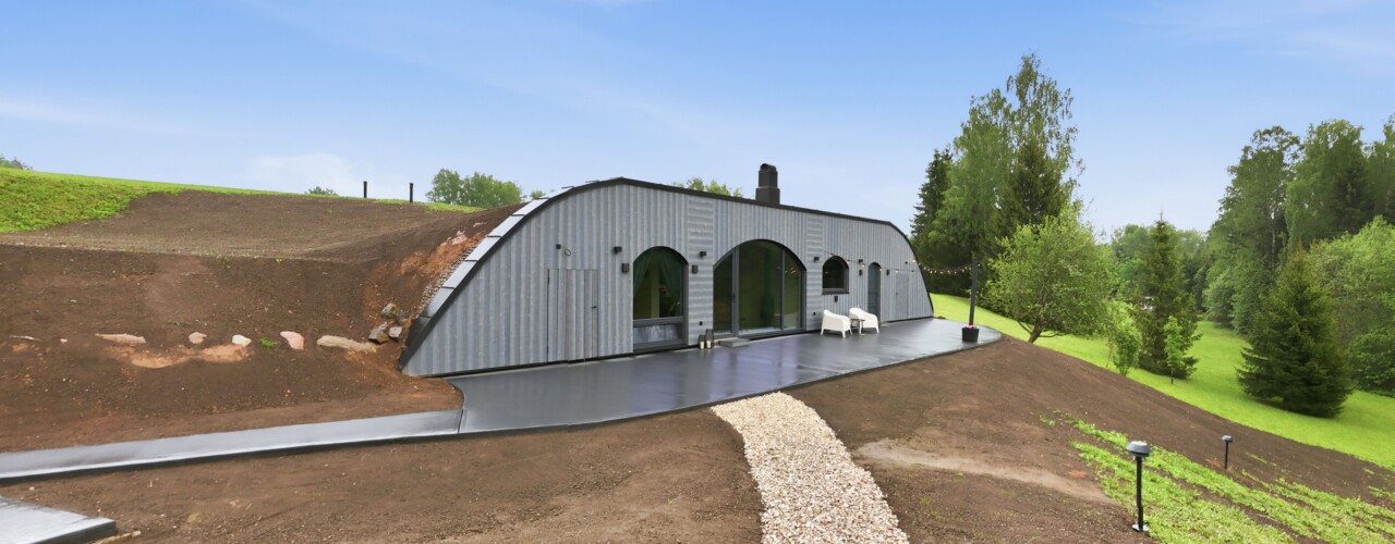 A holiday house built from Revonia modules has brought a new hidden gem to Otepää’s rolling hill landscape.